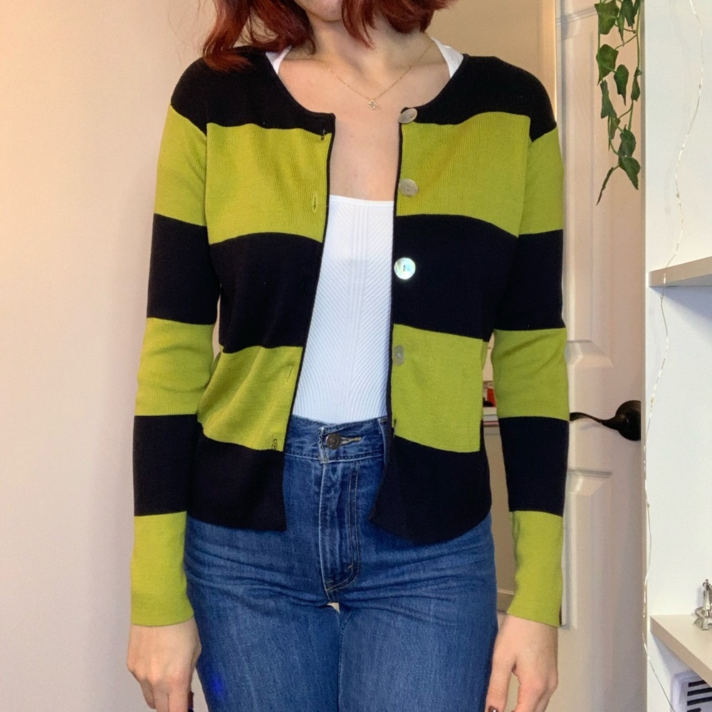 Cardigan with shell buttons